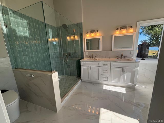 35 adams Avenue, Bayville, NY 11709