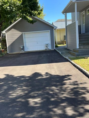 35 adams Avenue, Bayville, NY 11709