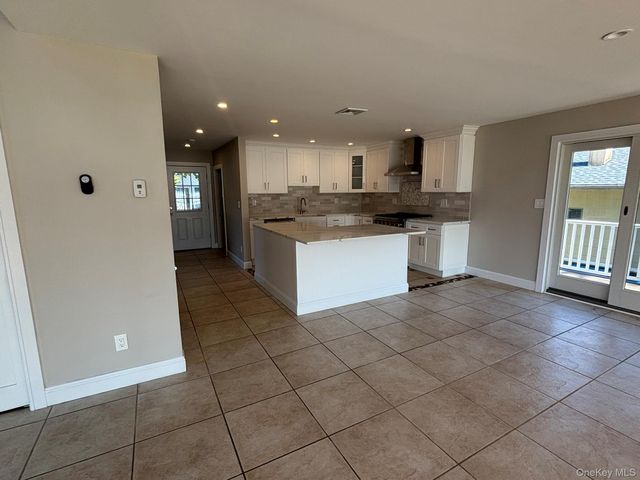 35 adams Avenue, Bayville, NY 11709