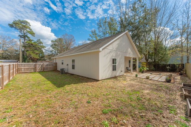 156 Oak Lane, Crestview, FL 32536