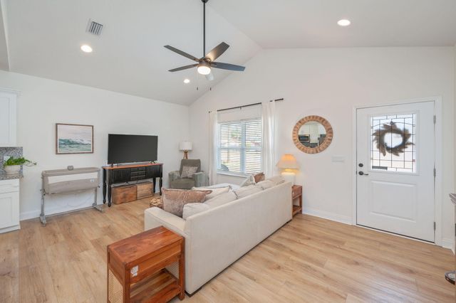 156 Oak Lane, Crestview, FL 32536