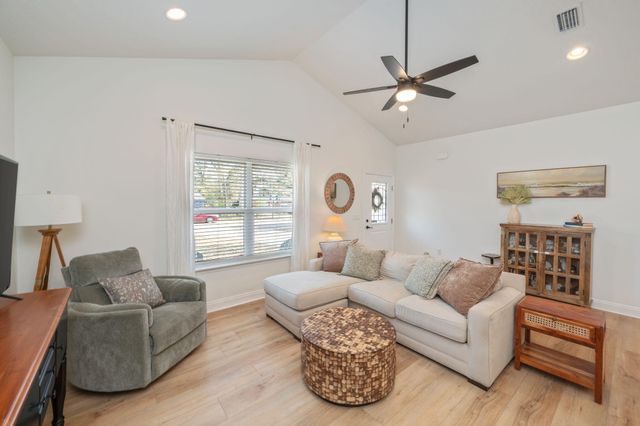 156 Oak Lane, Crestview, FL 32536