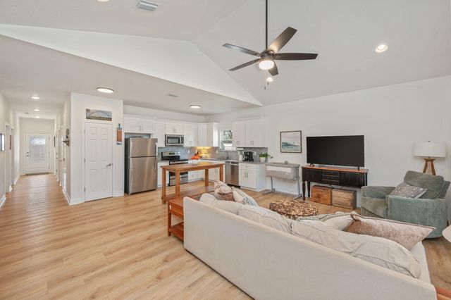 156 Oak Lane, Crestview, FL 32536