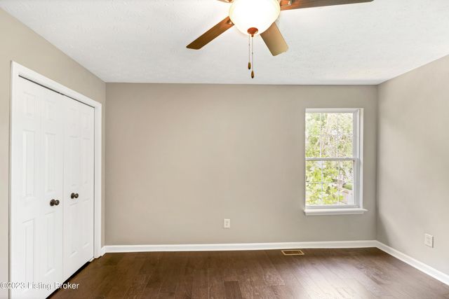 7013 Brook Bend Way, Louisville, KY 40229