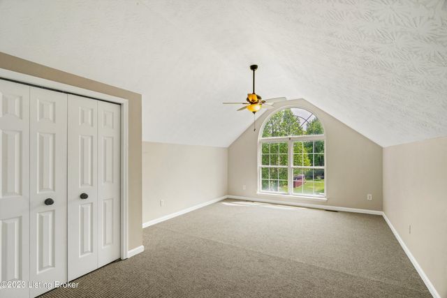 7013 Brook Bend Way, Louisville, KY 40229