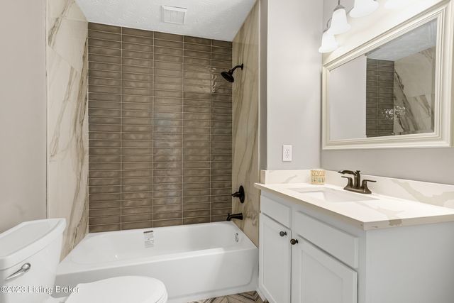 7013 Brook Bend Way, Louisville, KY 40229