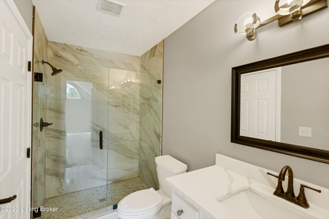 7013 Brook Bend Way, Louisville, KY 40229