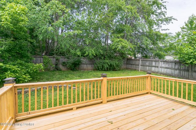 7013 Brook Bend Way, Louisville, KY 40229