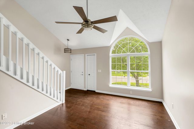 7013 Brook Bend Way, Louisville, KY 40229