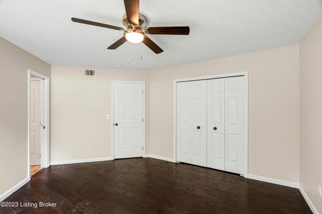 7013 Brook Bend Way, Louisville, KY 40229