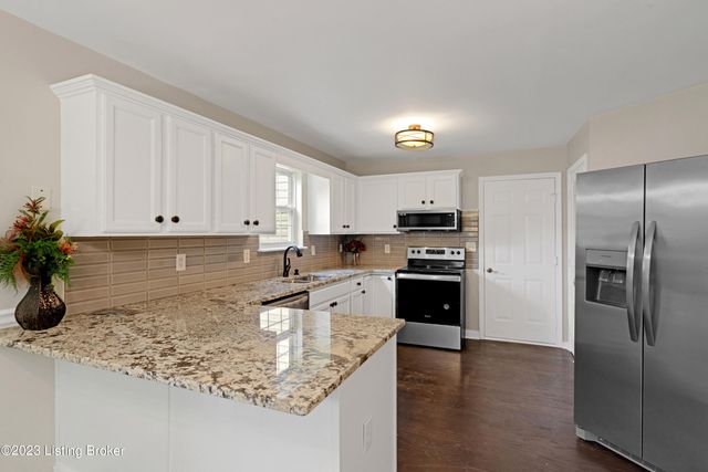 7013 Brook Bend Way, Louisville, KY 40229