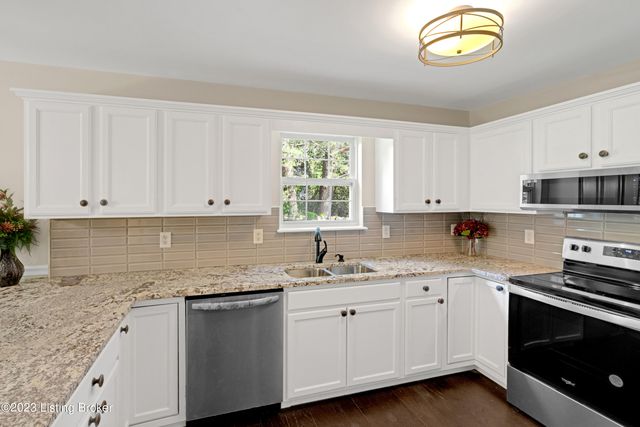 7013 Brook Bend Way, Louisville, KY 40229