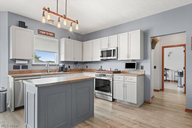 19137 Landing Lane, Columbia Station, OH 44028