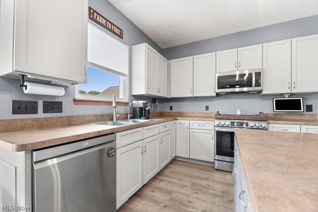 19137 Landing Lane, Columbia Station, OH 44028