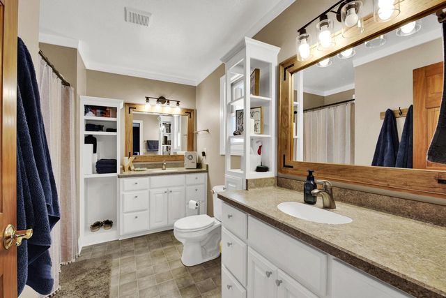 363 Hickory DRIVE, Fredonia, WI 53021