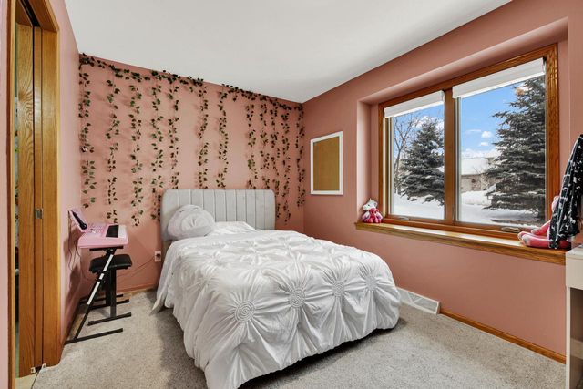 363 Hickory DRIVE, Fredonia, WI 53021