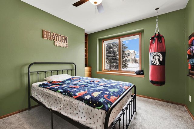 363 Hickory DRIVE, Fredonia, WI 53021