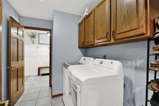 363 Hickory DRIVE, Fredonia, WI 53021