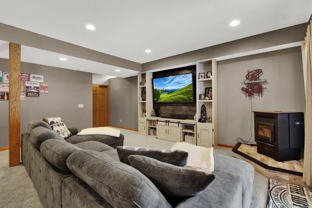 363 Hickory DRIVE, Fredonia, WI 53021