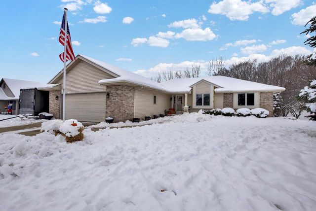 363 Hickory DRIVE, Fredonia, WI 53021