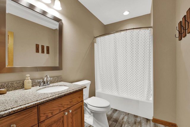 363 Hickory DRIVE, Fredonia, WI 53021