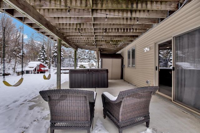 363 Hickory DRIVE, Fredonia, WI 53021