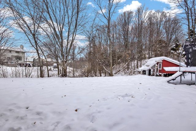 363 Hickory DRIVE, Fredonia, WI 53021