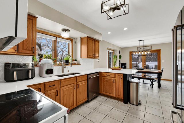 363 Hickory DRIVE, Fredonia, WI 53021