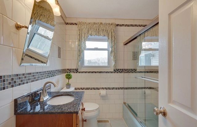 5 Ripley Place, Worcester, MA 01610