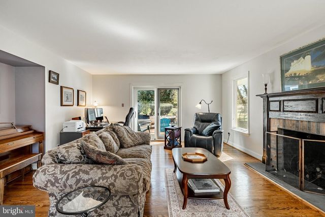 1677 WATERGLEN DR, West Chester, PA 19382