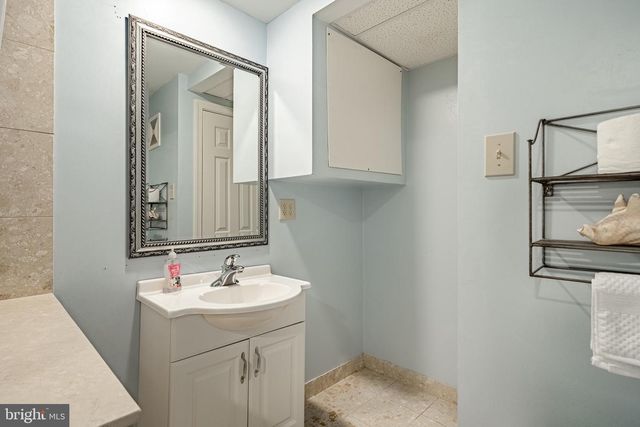 1677 WATERGLEN DR, West Chester, PA 19382