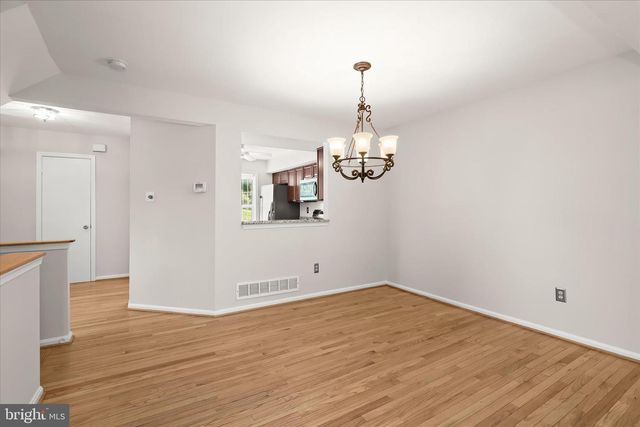 8800 MANAHAN DR, Ellicott City, MD 21043