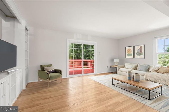 8800 MANAHAN DR, Ellicott City, MD 21043