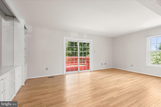 8800 MANAHAN DR, Ellicott City, MD 21043