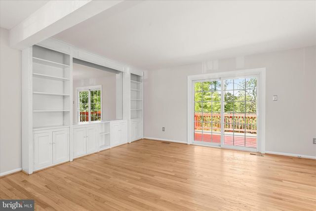 8800 MANAHAN DR, Ellicott City, MD 21043