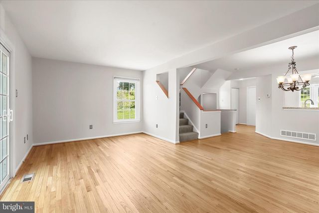 8800 MANAHAN DR, Ellicott City, MD 21043