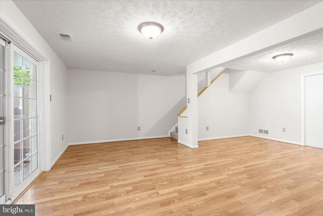 8800 MANAHAN DR, Ellicott City, MD 21043