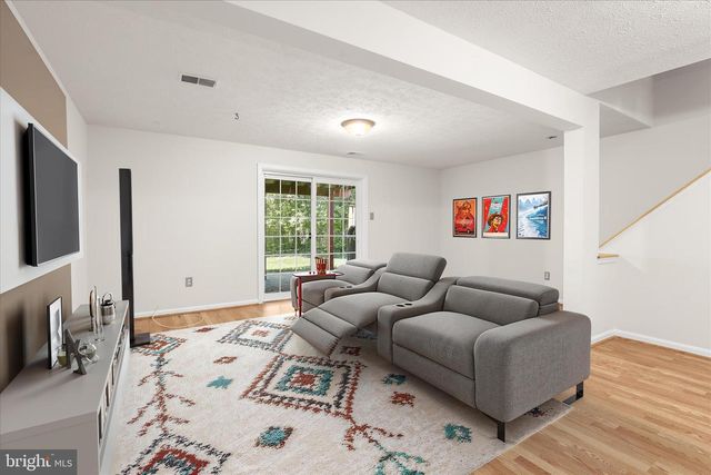 8800 MANAHAN DR, Ellicott City, MD 21043