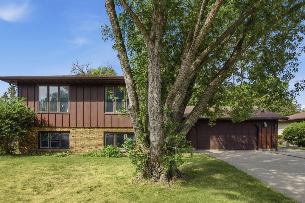 421 Rensvold Boulevard, Moorhead, MN 56560