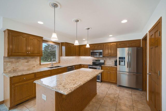 N69W28650 Beverly LANE, Hartland, WI 53029