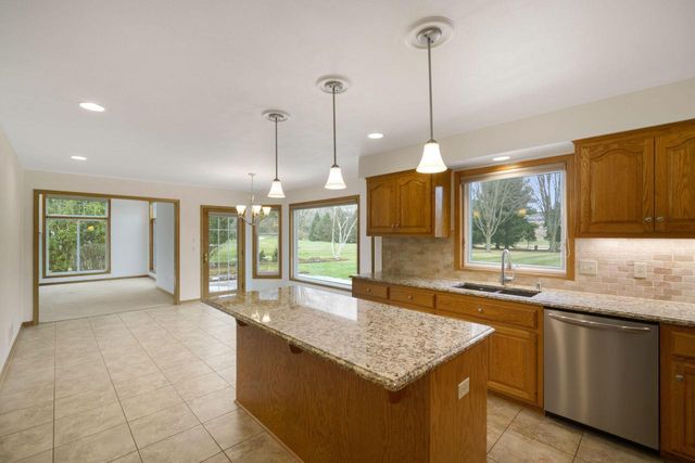 N69W28650 Beverly LANE, Hartland, WI 53029
