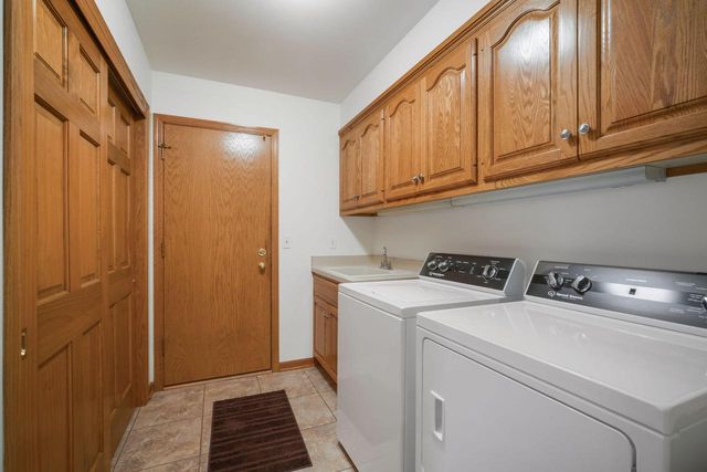 N69W28650 Beverly LANE, Hartland, WI 53029