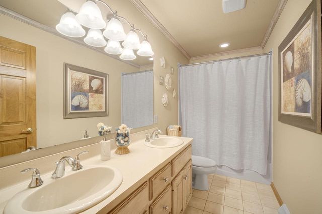 N69W28650 Beverly LANE, Hartland, WI 53029