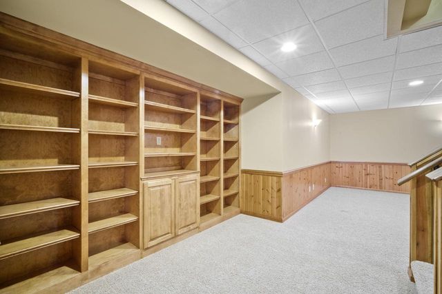 N69W28650 Beverly LANE, Hartland, WI 53029