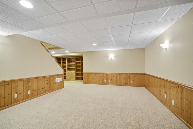 N69W28650 Beverly LANE, Hartland, WI 53029