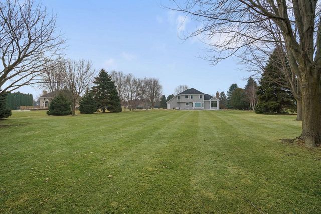 N69W28650 Beverly LANE, Hartland, WI 53029