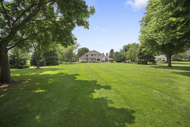 N69W28650 Beverly LANE, Hartland, WI 53029