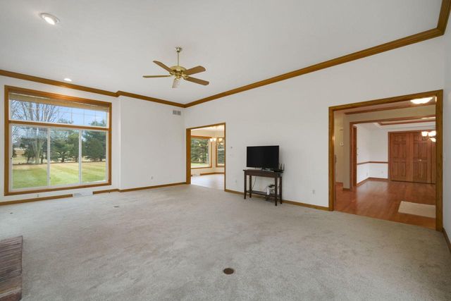 N69W28650 Beverly LANE, Hartland, WI 53029