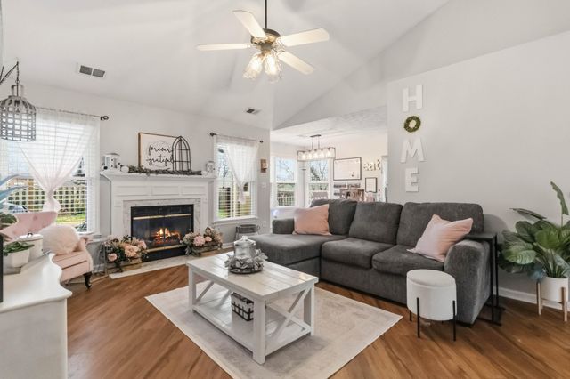 218 Chestnut Lane, Versailles, KY 40383