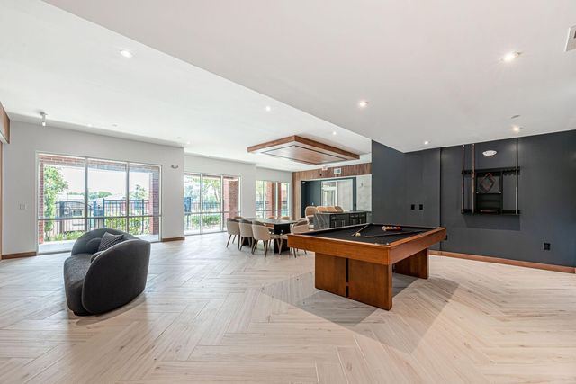 8877 Lakes At 610 Drive 201, Houston, TX 77054